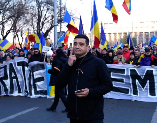 AUR ii invita pe romani la Marsul Unirii