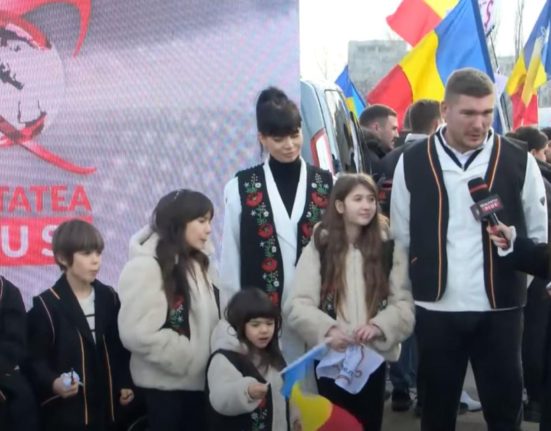 Afaceristul patriot venit cu familia la protest