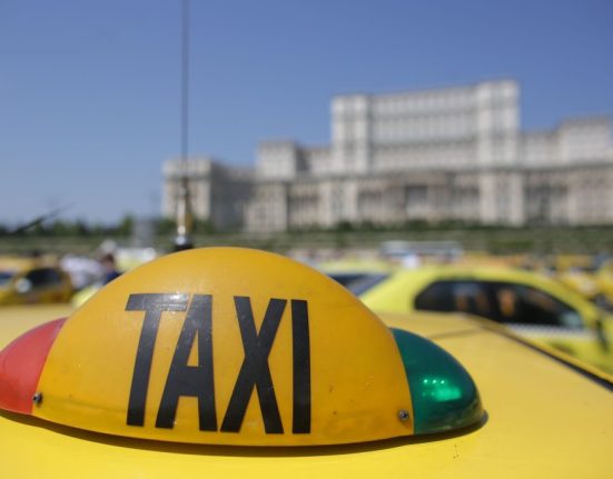 Asiaticii pot munci ca soferi de taxi sau ridesharing in Romania