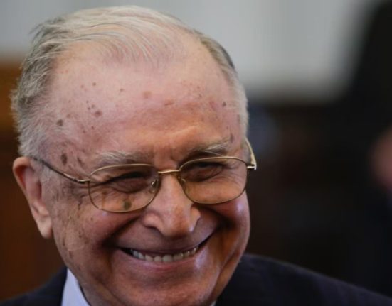 Cat mai are Klaus Iohannis de stat la Cotroceni pentru a l depasi pe Ion Iliescu