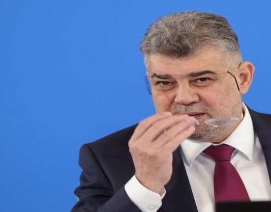 Ciolacu apara pensionarii acum ingheata pensiile Mai magarilor acei oameni au construit Romania