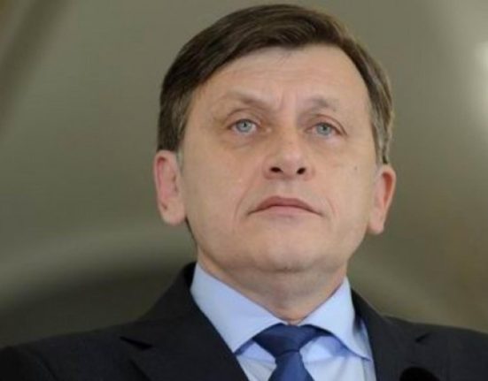 Coalitia l a readus pe Crin Antonescu dar l a neglijat Ciolacu si Bolojan au tacut dupa suspendarea candidatului comun la prezidentiale