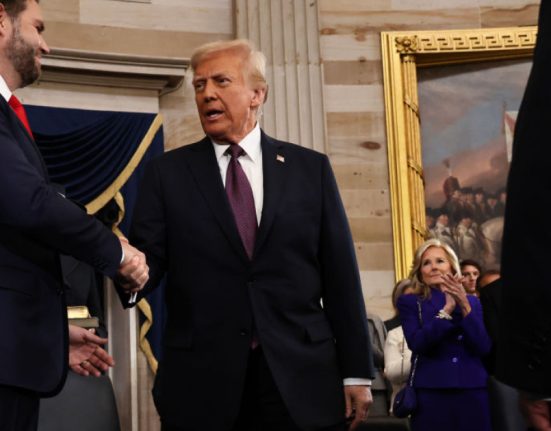 Donald Trump a depus juramantul Incepe Epoca de Aur a Americii a declarat urgenta nationala la granita de sud