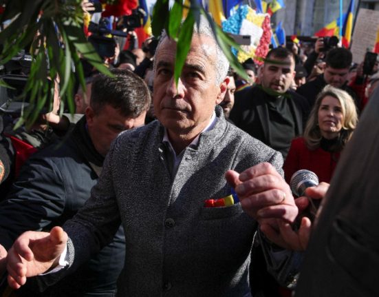Marea Unire a Neamului Presedintele ales Calin Georgescu Noi impreuna cu Dumnezeu facem aceasta hora intreaga