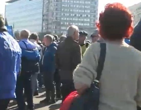 Ordonanta trenulet scoate oamenii in strada Proteste masive anuntate