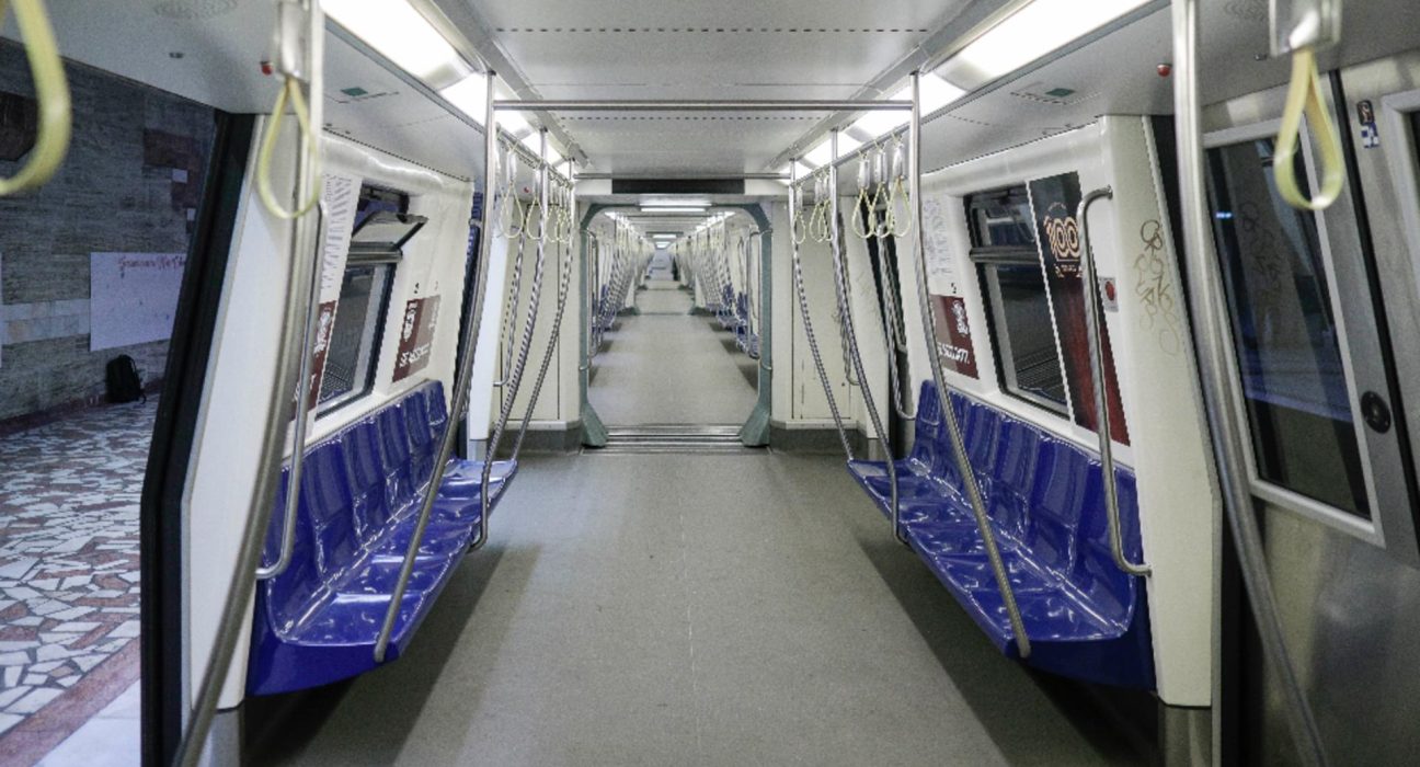 Sindicalistii metroului protesteaza in fata Guvernului