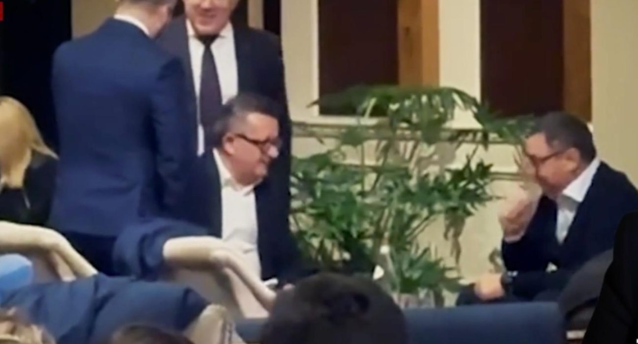 Victor Ponta face spectacol peste Ocean la masa cu agentul dublu implicat in afaceri cu arme Cine i a platit cazarea si transportul in SUA