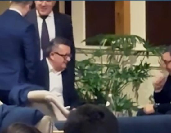 Victor Ponta face spectacol peste Ocean la masa cu agentul dublu implicat in afaceri cu arme Cine i a platit cazarea si transportul in SUA