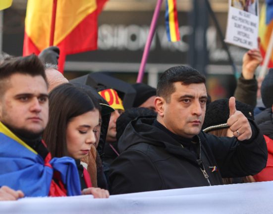 Ziua Unirii Principatelor Romane Marsul Unirii la Iasi si Focsani George Simion participa la Marea Hora a Unirii Vrem turul 2 inapoi