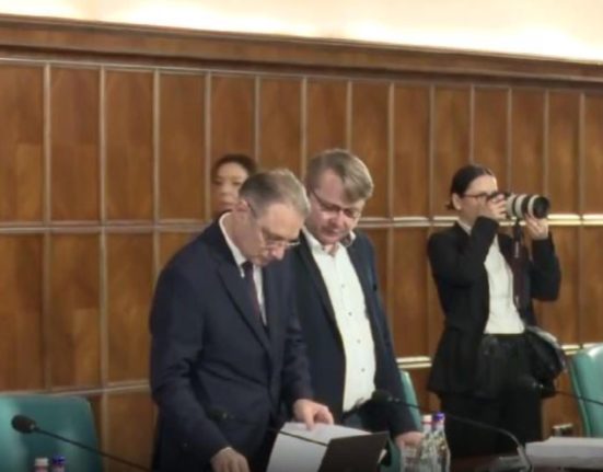 Consilierii din institutia lui Zgonea cu salarii mari Austeritatea ocoleste unele institutii ale statului