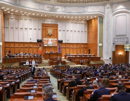 Dinozaurii din Parlament Alesii care refuza sa plece
