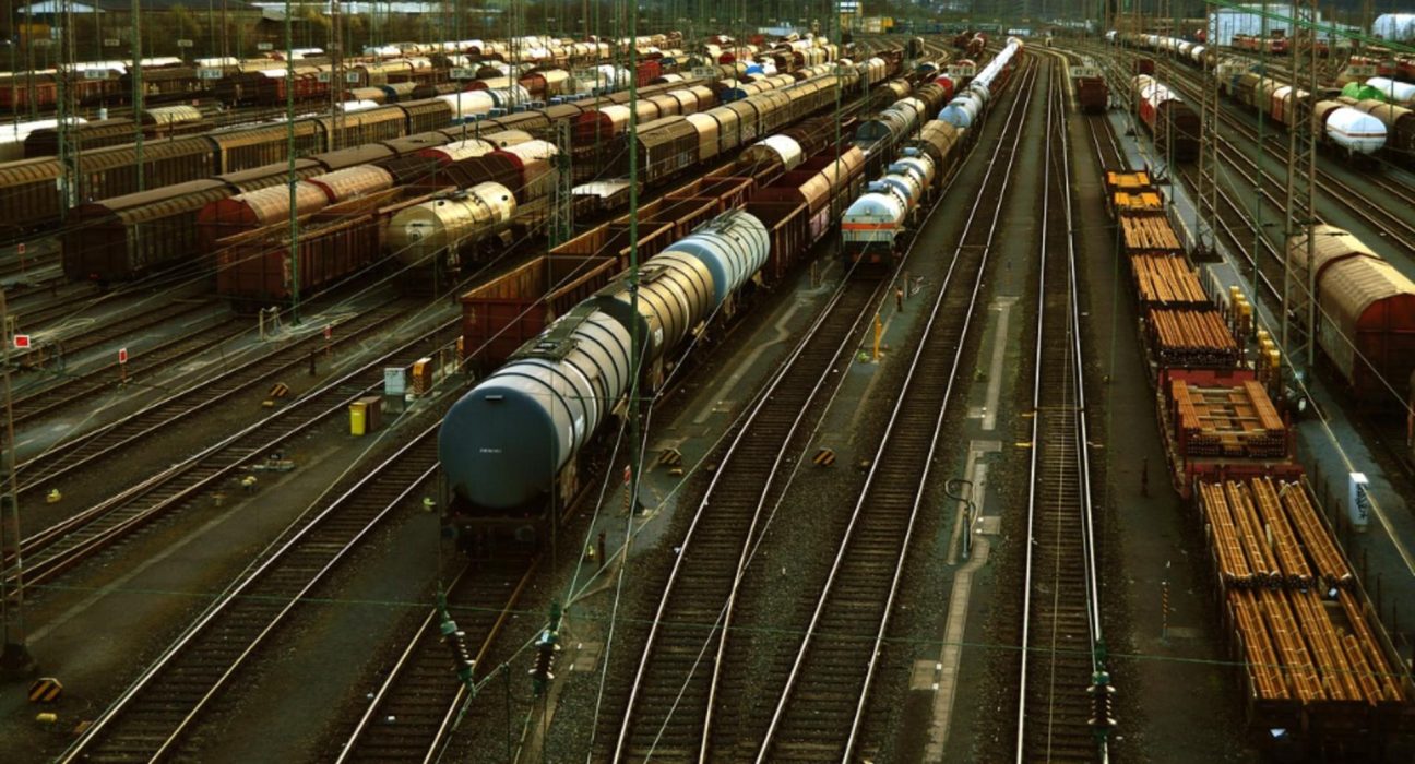 Incident feroviar tren cu 22 de vagoane deraiat