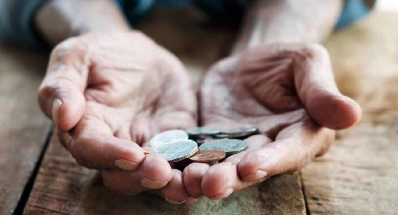 Jumatate dintre pensionari au sub 2700 lei venituri diferente mari intre pensie si cosul zilnic