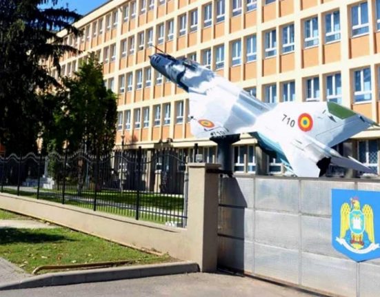 Ministerul Apararii si Colegiul Militar Alba Iulia dau in judecata o fosta eleva Mama fetei datoreaza peste 50000 de lei