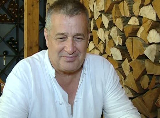Mircea Dinescu Iohannis ar trebui sa plece in lanturi VIDEO