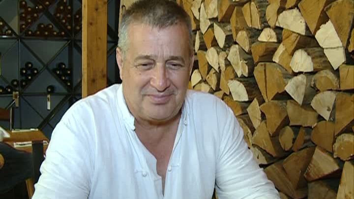 Mircea Dinescu Iohannis ar trebui sa plece in lanturi VIDEO