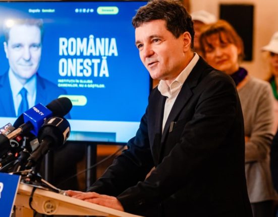 Nicusor Dan nu se retrage din cursa pentru Cotroceni In turul 2 va fi un candidat pro occidental
