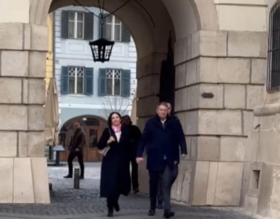 Primele imagini cu Iohannis dupa demisie cu Carmen Iohannis la biserica