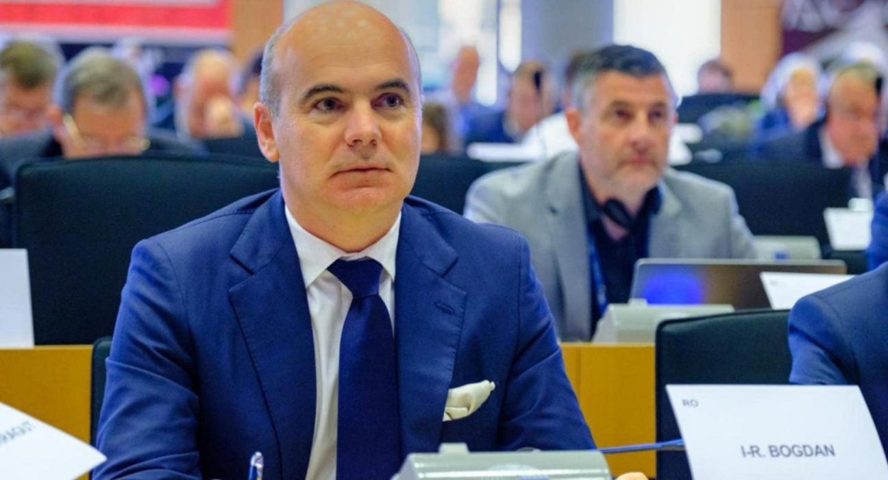 Rares Bogdan Europa pare o doamna batrana distinsa in scaun cu rotile