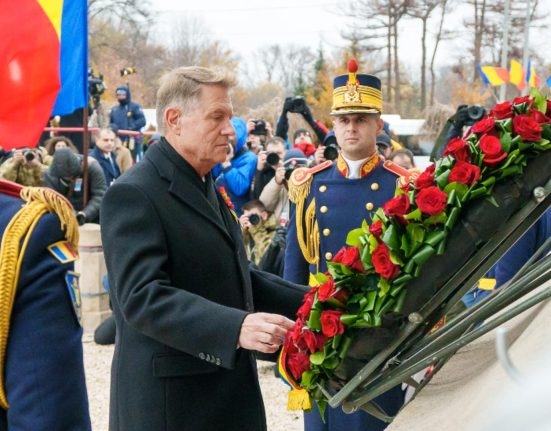 Romanii s au saturat de Iohannis Chiriasul sa plece