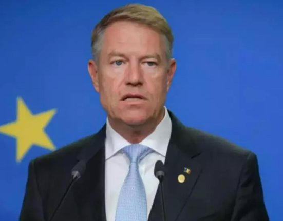 Suspendarea lui Iohannis dezbatuta din nou in Parlament un partid surpriza a oferit 26 de semnaturi