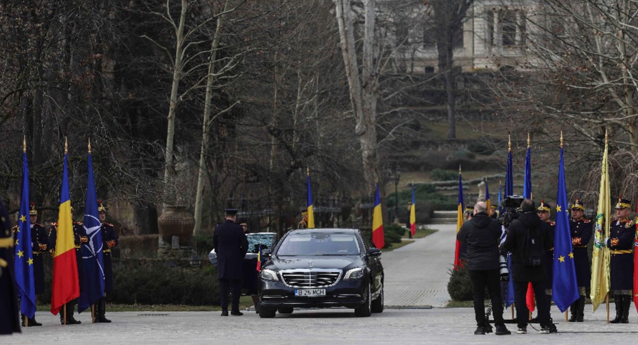 Ultima aroganta a lui Klaus Iohannis la Cotroceni ceremonie cu fanfara si covor rosu Ilie Bolojan a preluat interimatul LIVE VIDEO si TEXT