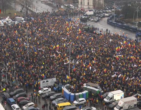 Cel mai mare protest romanii cer turul 2 inapoi