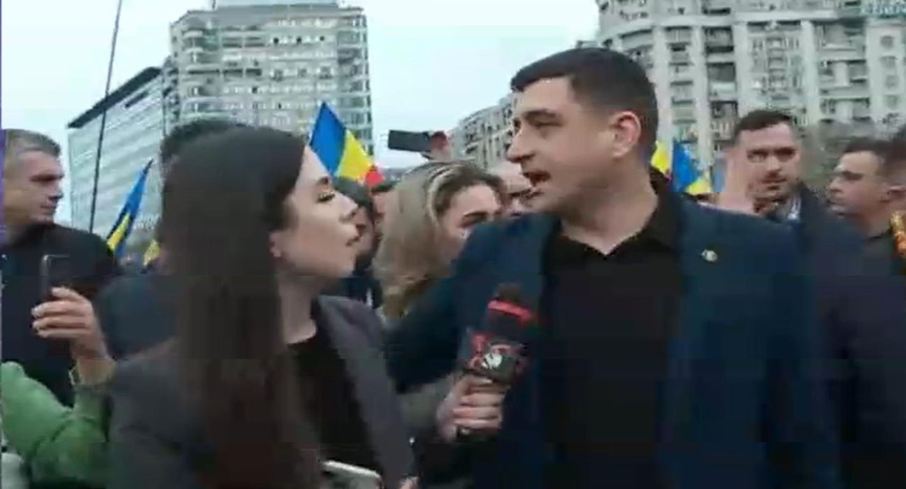 George Simion a ajuns in mijlocul manifestantilor din Piata Victoriei Vedeti aici o piata plina de boti si tiriboti