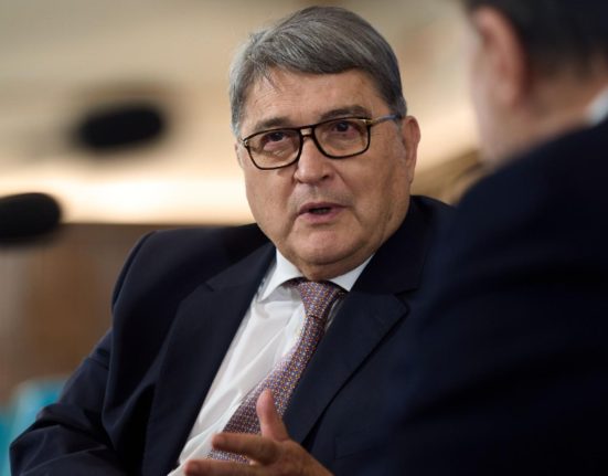 Hurezeanu ar putea ramane in functie dupa discutie