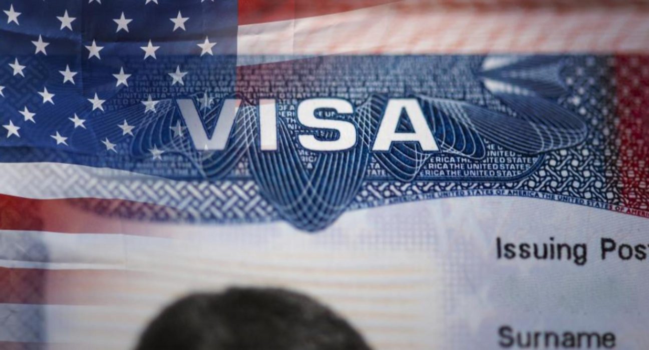 Lovitura pentru romani Trump blocheaza Visa Waiver