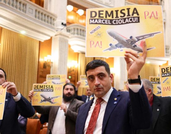 Parlamentul a respins motiunea contra Guvernului Ciolacu II
