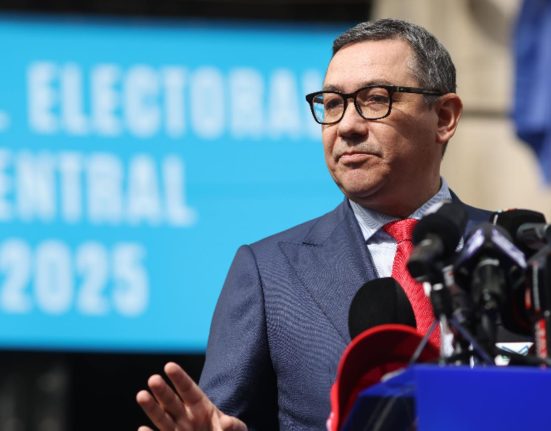 Pinocchio Ponta incearca sasi spele imaginea Liiceanu Ponta minte mereu