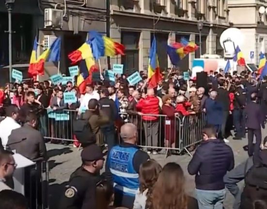 Poporul protesteaza in timp ce BEC decide candidatura lui Calin Georgescu Nu il pot opri LIVE TEXT