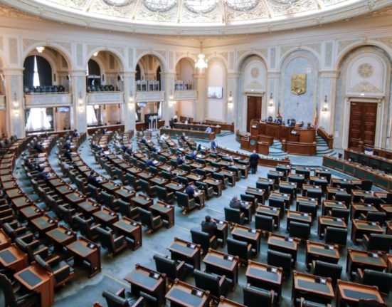 Scandal in Senat Sindicatele contesta regulamentul nou