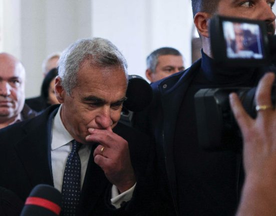 Un jurnalist rupe tacerea ce urmeaza in Romania