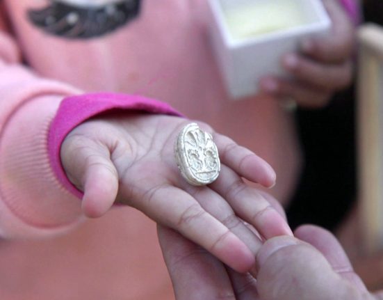 Amuleta veche gasita de o fetita in Israel