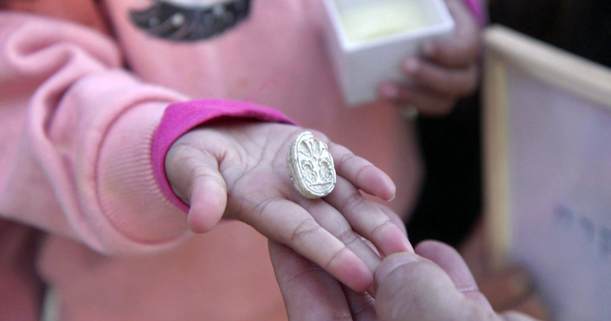 Amuleta veche gasita de o fetita in Israel