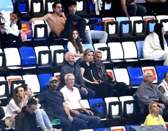 Calin Georgescu vazut cu sotia la competitia de natatie