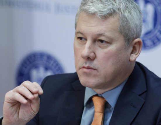 Camera Deputatilor discuta si voteaza motiunea contra lui Predoiu