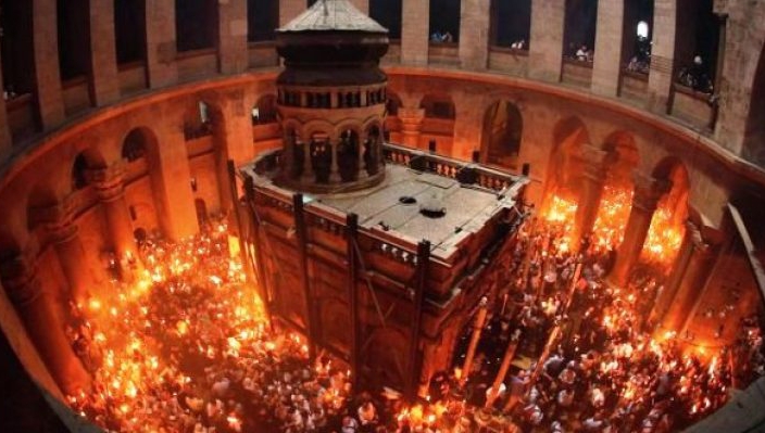Cand sosete Lumina Sfanta in Romania Ora