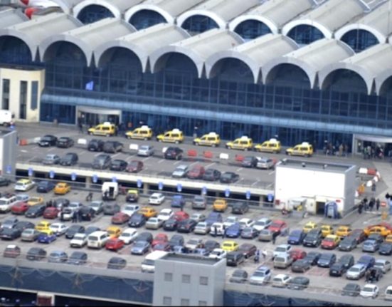 Cat costa parcarea la aeroporturi din Romania