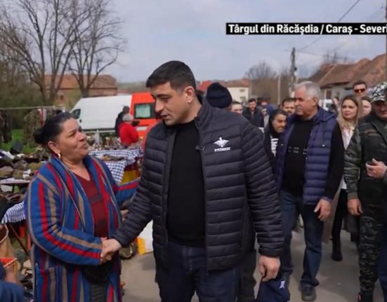 George Simion alaturi de oameni Romanii cer dreptate