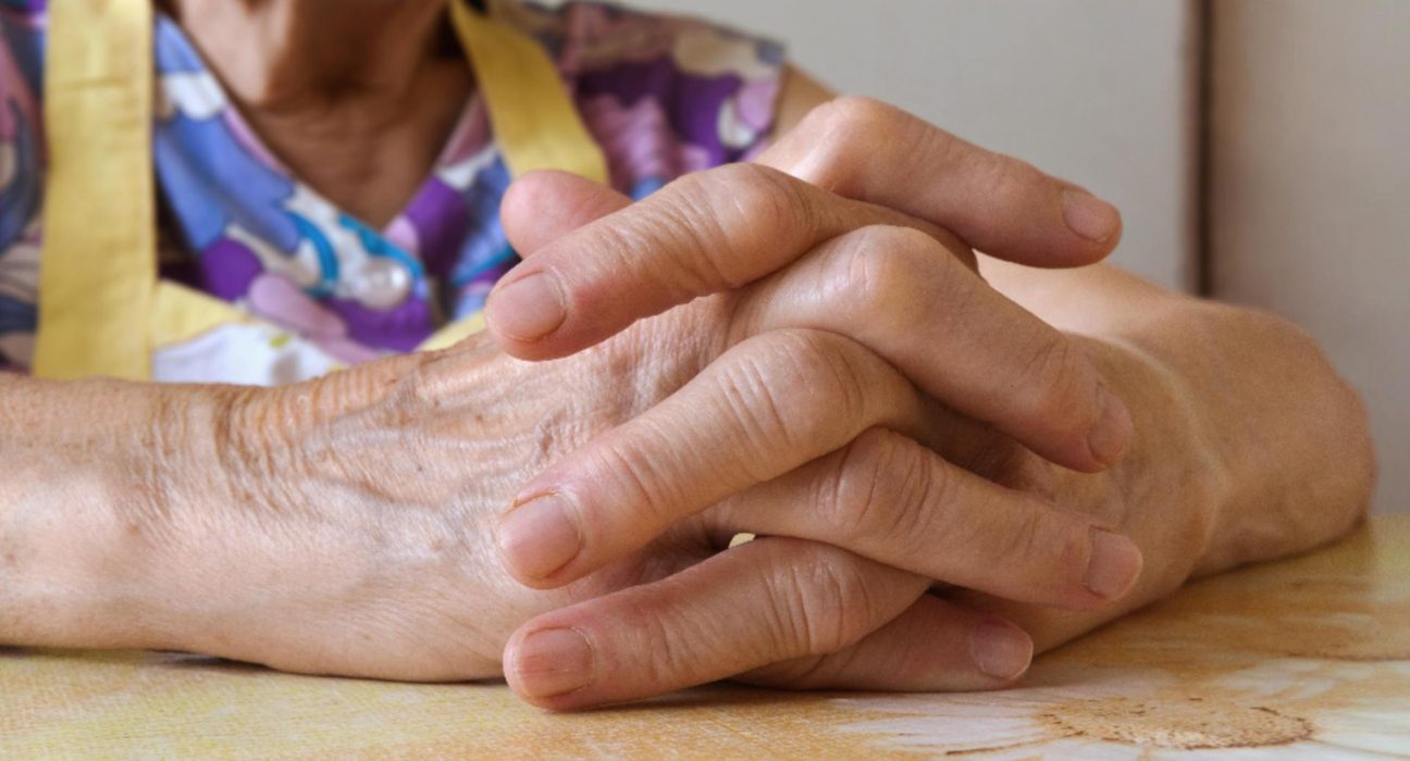 Pensionarii abandonati inainte de Paste Ajutoarele intarzie