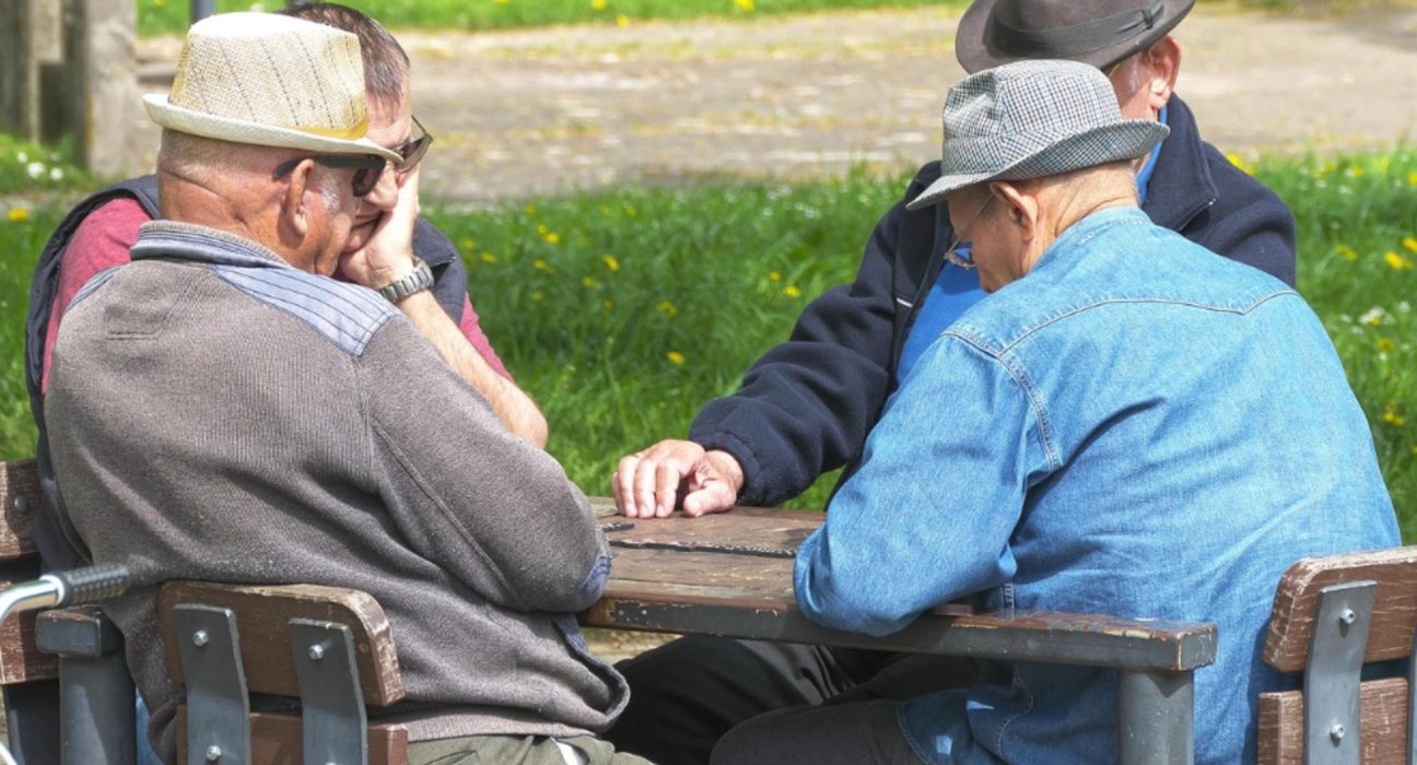 Pensionarii obligati sa restituie banii incasati necuvenit