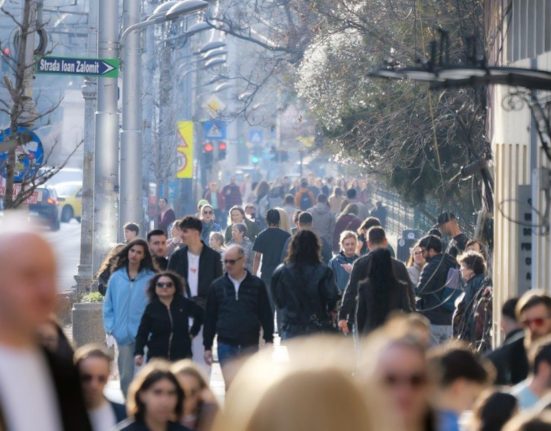 Peste 60 dintre romani siau pierdut increderea in viitorul tarii