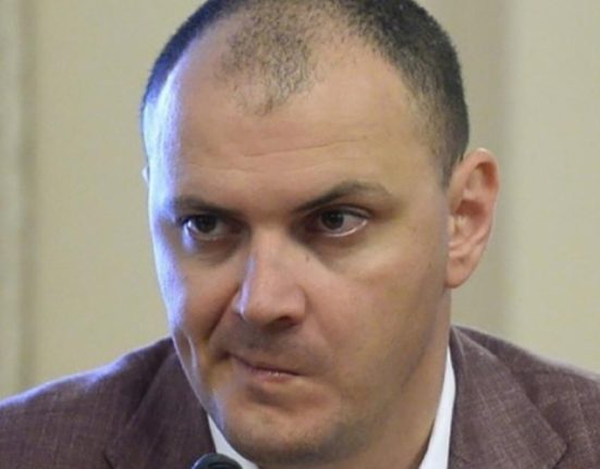 Se strang randurile in jurul fugarului Ghita Apropiatii sai judecati de Kovesi