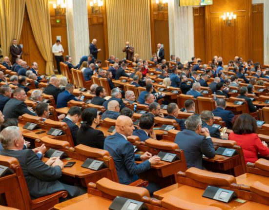1 Iunie la Camera Depuilor Teatru magie i distracie