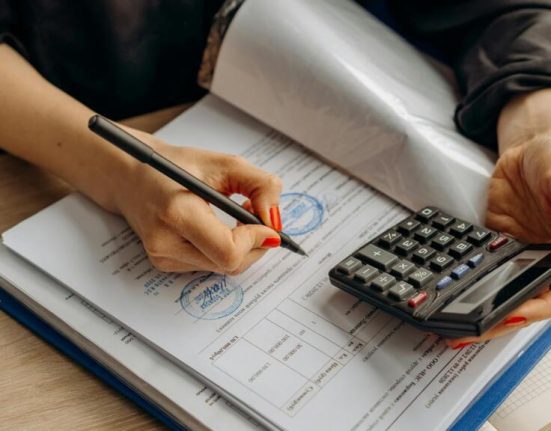 Trei din patru romani nu au incredere in taxe