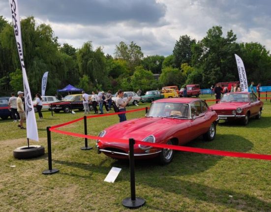 expoziie unic de automobile de epoc la cotroceni