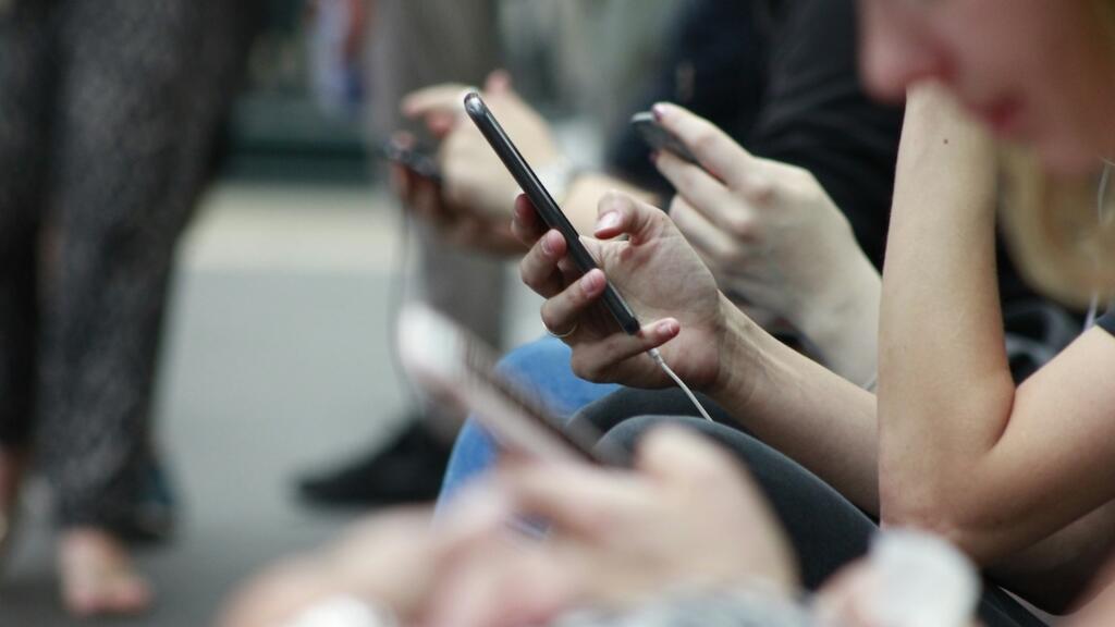 Fara taxe de roaming intre UE si Moldova din 2026